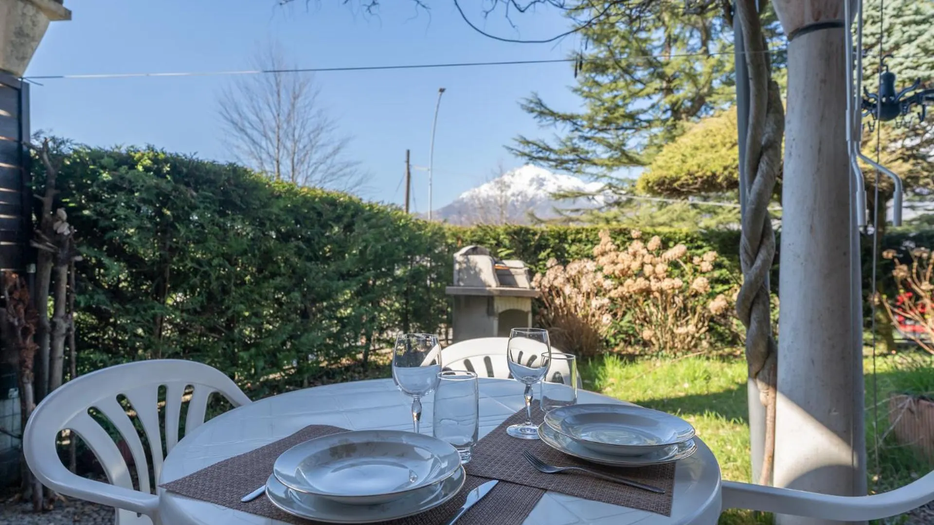 Barzio Parrocchiale: Mountain View Apartment with Private Garden