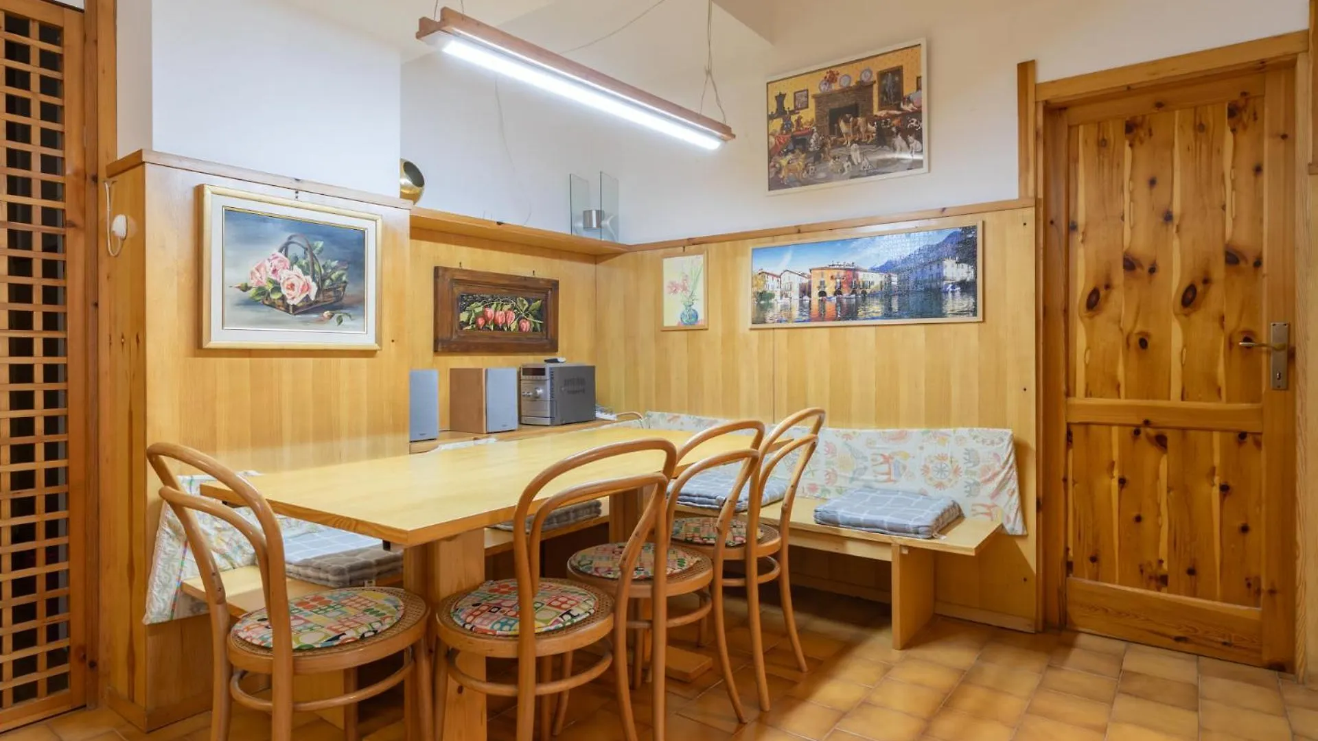 Barzio Parrocchiale: Mountain View Apartment with Private Garden