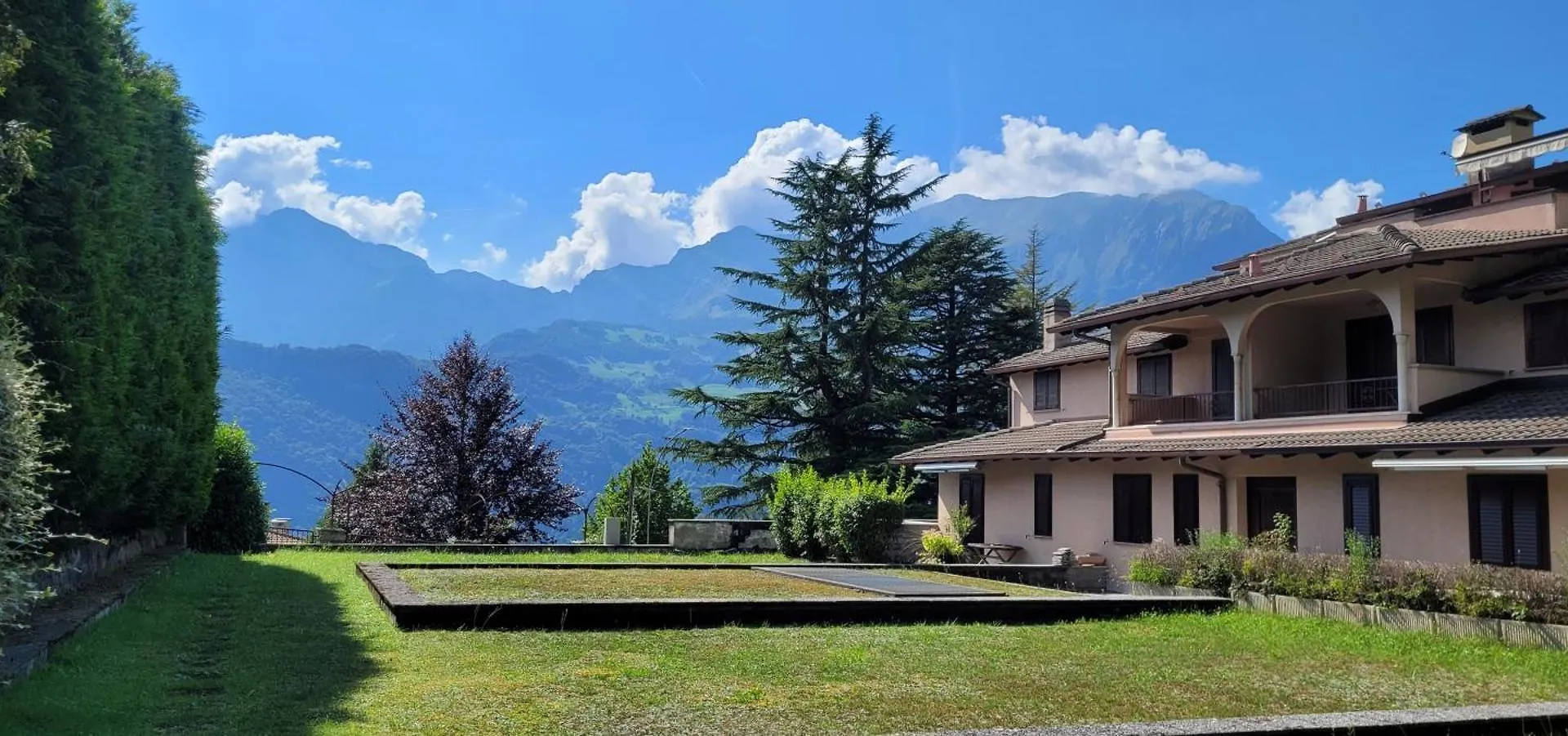 Barzio Parrocchiale: Mountain View Apartment with Private Garden